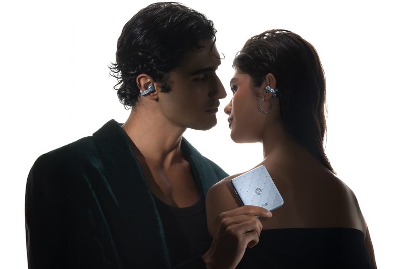 Motorola lancia il razr più vistoso di sempre, con ben 35 cristalli Swarovski